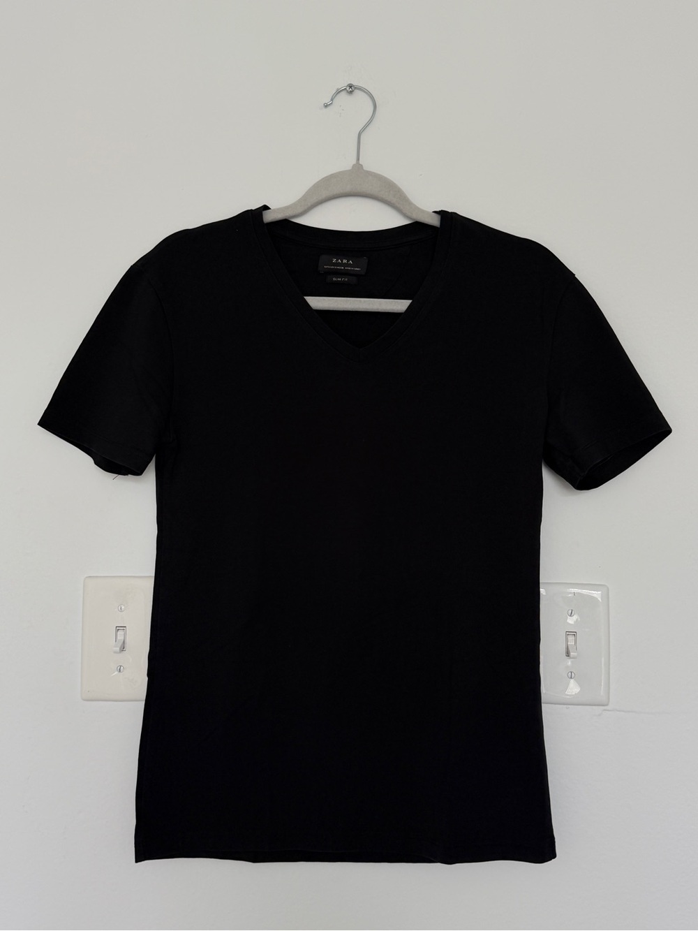 Zara Slim Fit V-Neck Tee in Black